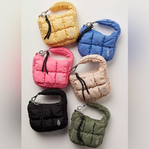 🥳 Free People Live with Amy Kelley!🥳 Like to be notified when I go live - Picture 7 of 13